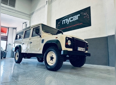 Land Rover - Defender